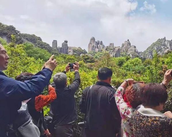 “五一”首日多地景区迎来“开门红”