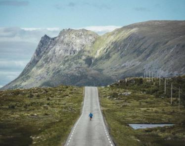 世界在不确定性中寻找新平衡