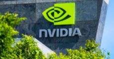 英伟达合作商激进扩产