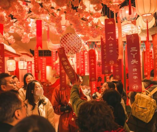 春节消费市场年味浓、人气旺、活力足